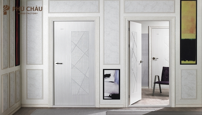 Cửa nhựa composite trắng với phào gờ nổi mang đến vẻ sang trọng cho ngôi nhà