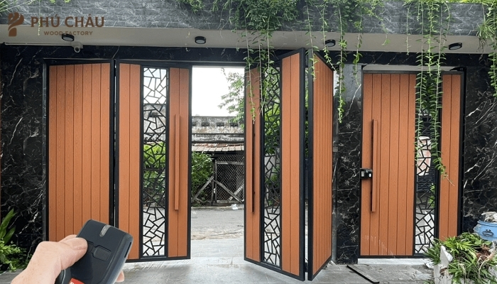 Cửa cổng sắt giả gỗ tự động mang đến sự thuận tiện khi sử dụng