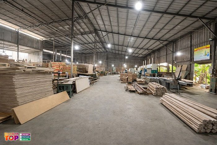 Xưởng sản xuất cửa gỗ chống cháy Phú Châu